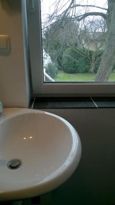 Toll Apartment Mit Privatem Eingang Free Parking Slbst Check-In Netflix 30 Zone Ruhig Ντούισμπουργκ Εξωτερικό φωτογραφία